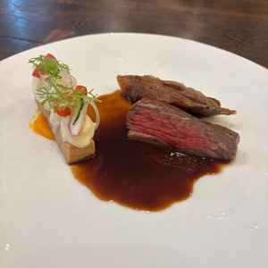 試食の食べ比べをさせていただきました。こちらはお肉のメニューで、美味しかったです！