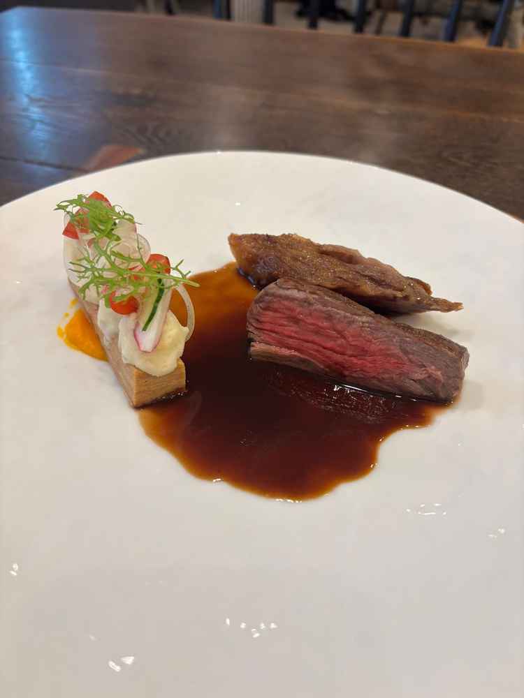 試食の食べ比べをさせていただきました。こちらはお肉のメニューで、美味しかったです！