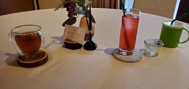 ウェルカムドリンクの写真。グラスが素敵で、飲み物も美味しくて素敵でした。