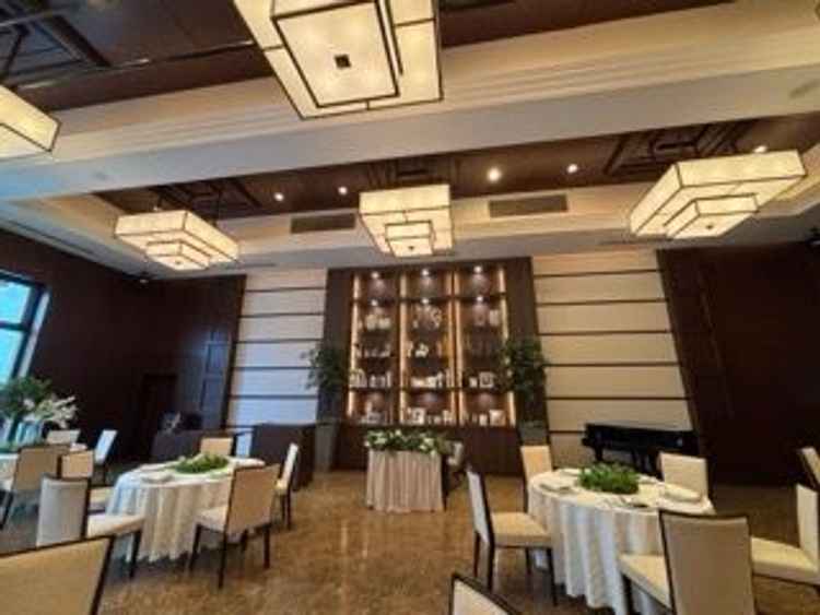 ロビーからアクセスしやすく、広々とした披露宴会場