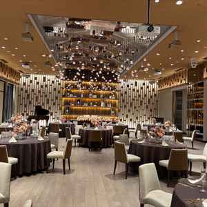 クラブの披露宴会場です。上品さも兼ね備えておりますのでとても良かったです。