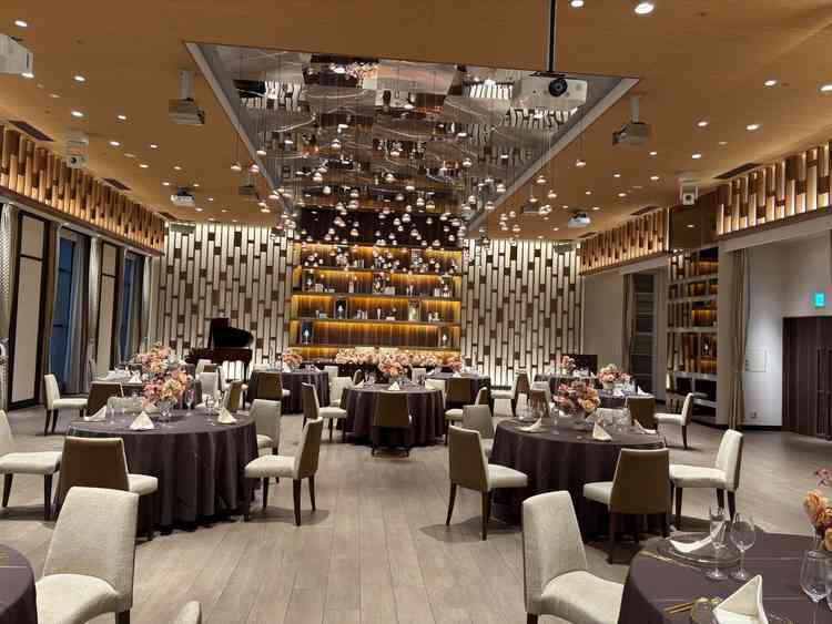 クラブの披露宴会場です。上品さも兼ね備えておりますのでとても良かったです。