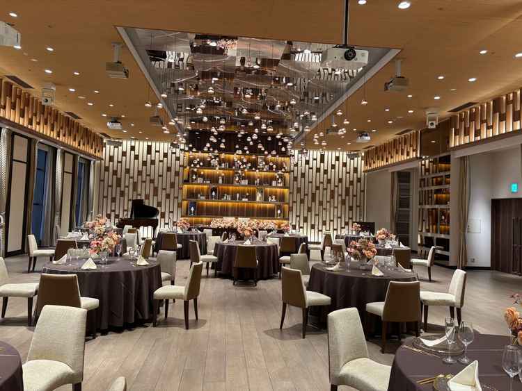 クラブの披露宴会場です。上品さも兼ね備えておりますのでとても良かったです。