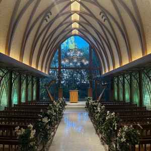 ボタニカルかつ洗練された印象のチャペルでとても気に入りました。
