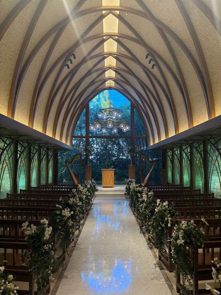ボタニカルかつ洗練された印象のチャペルでとても気に入りました。