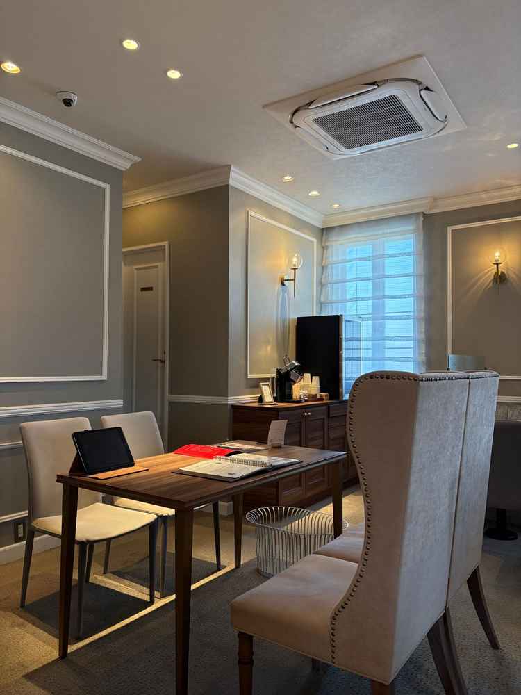 ゲストルームにも高級感があり、待つのも苦にならなそうだった。