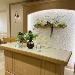 受付、このままの装飾で使っても、自分たちの思い出の品などで自由にアレンジしても大丈夫だそうです。