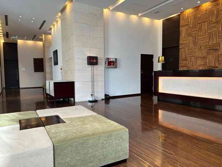 高級感のあるロビー。ホテルのような内観はおしゃれで落ち着いた雰囲気が広がっていた。