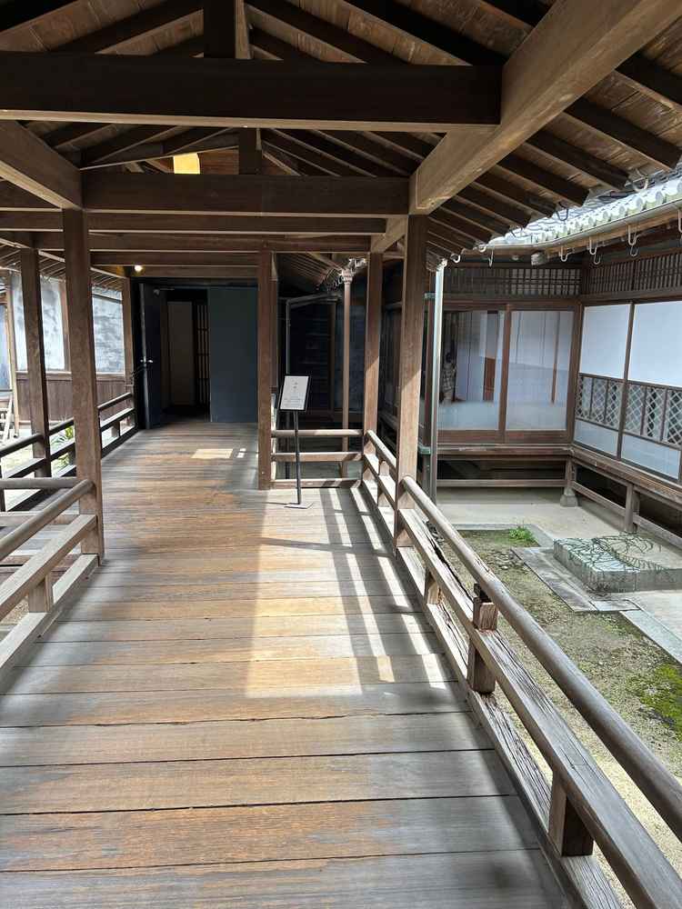 渡り廊下。どこを切り取っても魅力的な景色