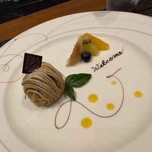 デザートはモンブランかチーズケーキか選べたのでモンブランを選びました。甘すぎず美味しかったです