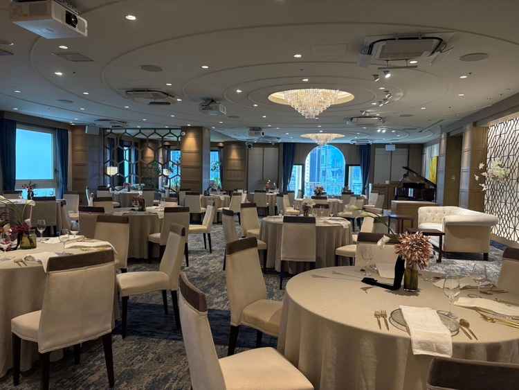 大人数用の披露宴会場。