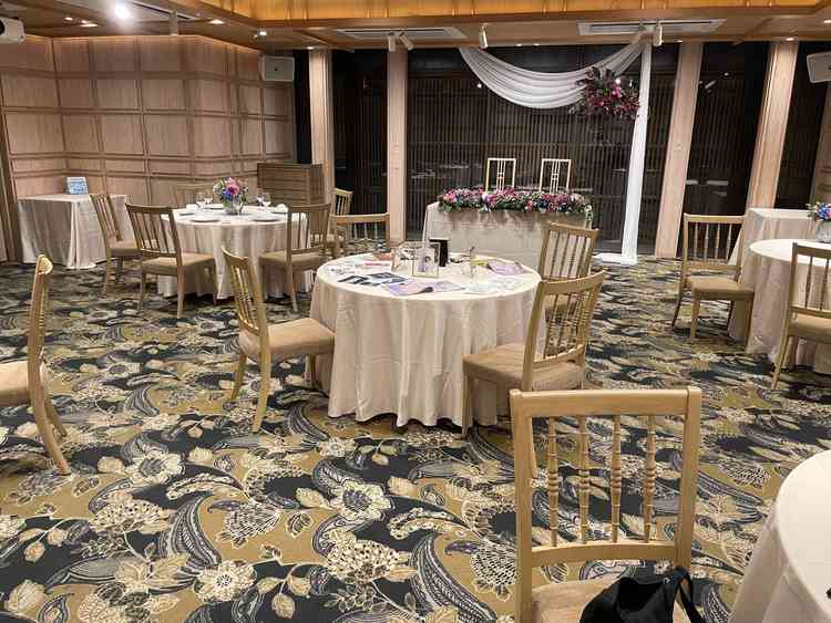 小さい方の披露宴会場。50名くらいまでだと思います。