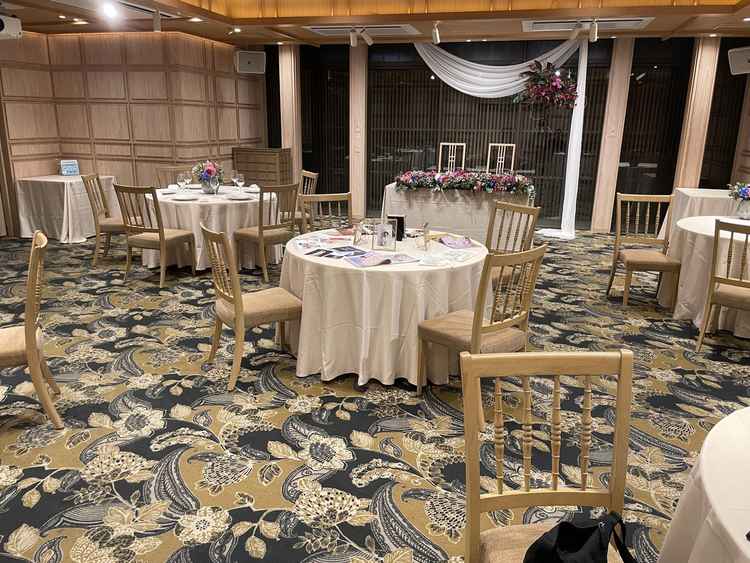 小さい方の披露宴会場。50名くらいまでだと思います。