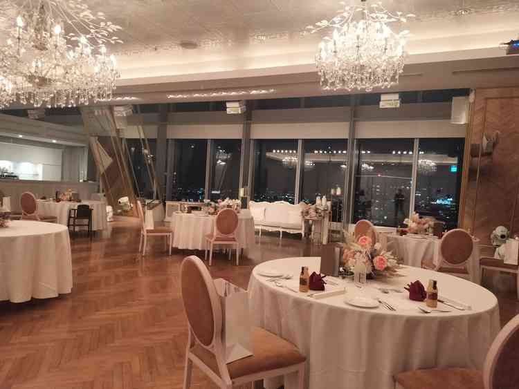 横長作りの披露宴会場はゲストと程よい距離感で過ごせそうでした。