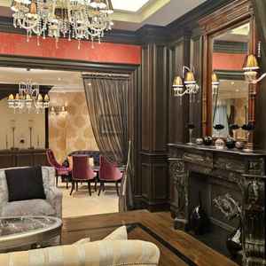 控室は地下にあります。窓がないですが雰囲気があるので逆に良い感じ。