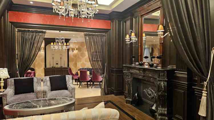 控室は地下にあります。窓がないですが雰囲気があるので逆に良い感じ。