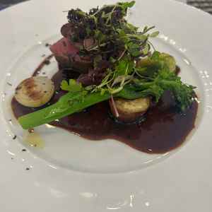 試食で食べたお肉料理です。上品な味で美味しかったです。