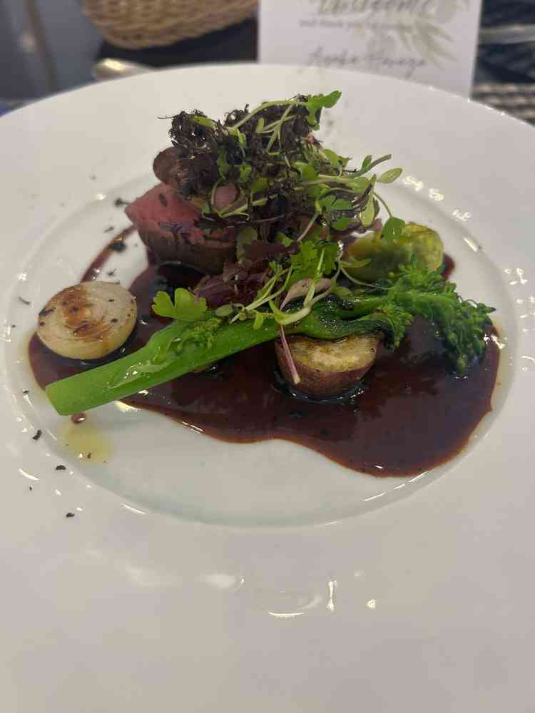 試食で食べたお肉料理です。上品な味で美味しかったです。