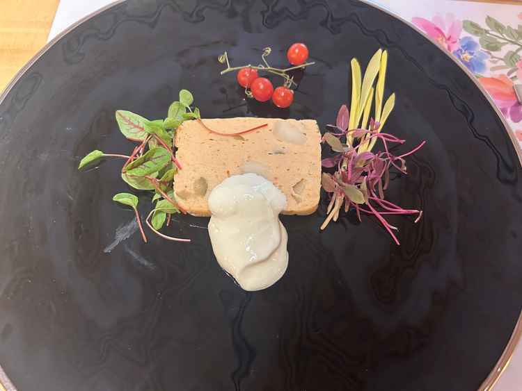 試食会の一品です。色合いや盛り付けも華やかで、クリームチーズのソースも美味しかったです。