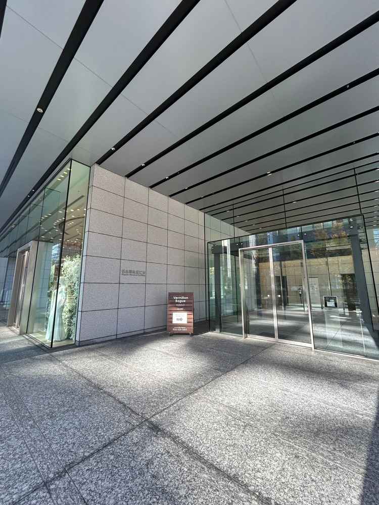 建物外観。ビルの16Fにあるが、土日は間に入ってる会社等は休みで式の方で貸切になるそう。