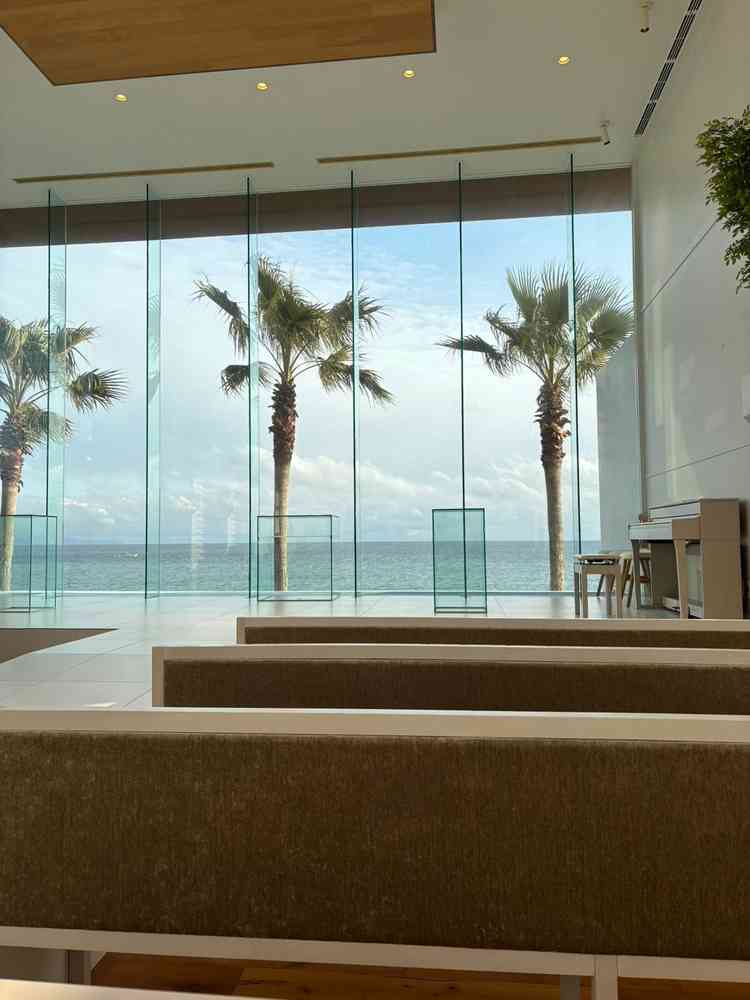 チャペルの写真。海が壮大だった。