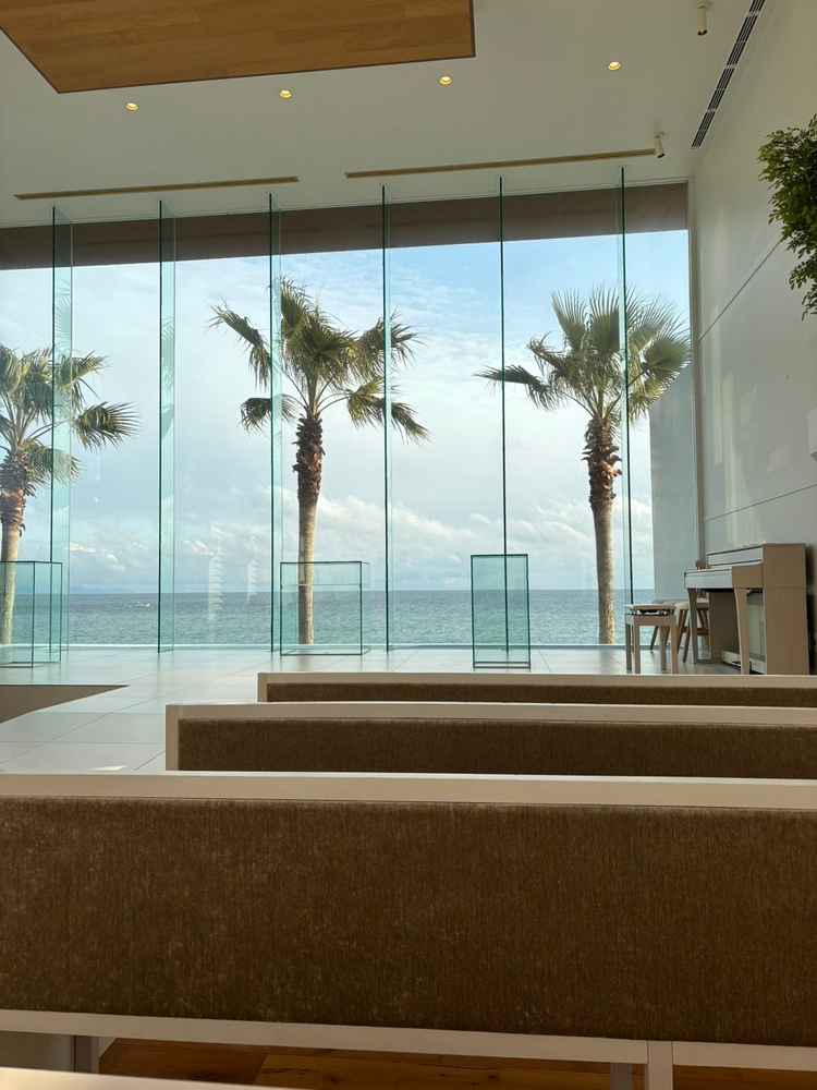 チャペルの写真。海が壮大だった。