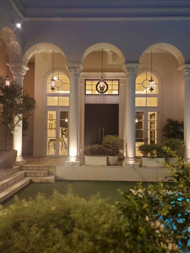 お庭と会場を自由に行き来できるのが素敵だなと思いました。