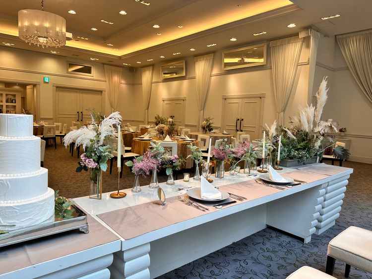 披露宴会場での高砂からの眺め。実際に座らせてもらい、眺めをイメージできました。