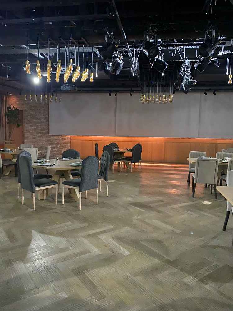 三面のスクリーンが迫力あります