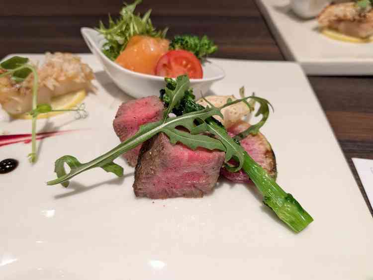 お肉は3種類の味で楽しめます