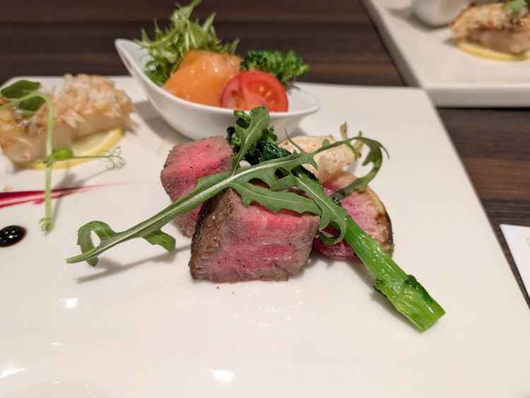 お肉は3種類の味で楽しめます