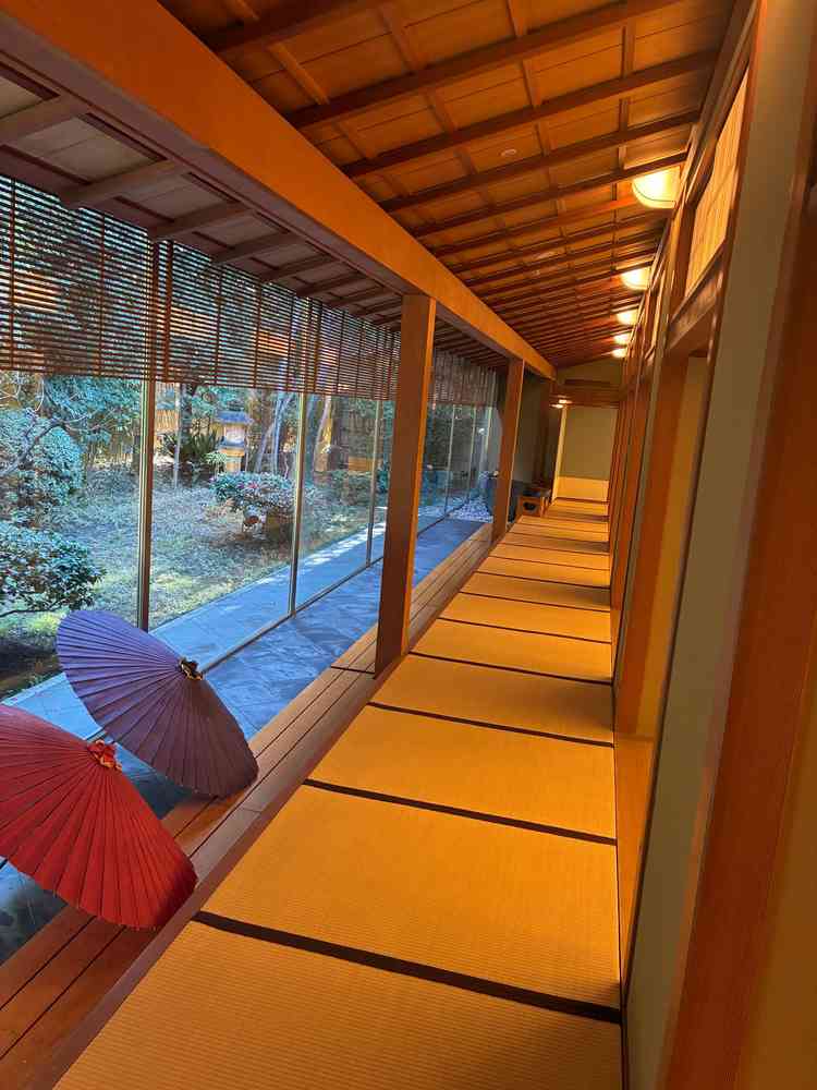 披露宴会場には長い縁側があり、雰囲気がとても良かったです