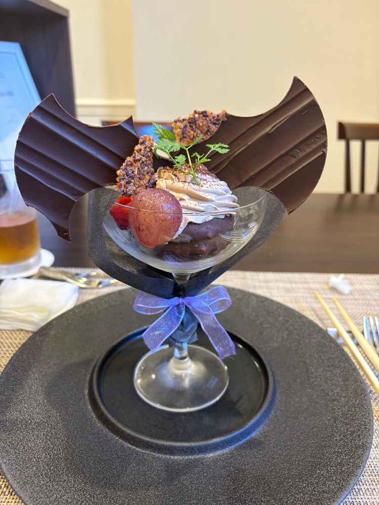 食後にも別のデザートをいただきました。ハロウィン仕様で可愛いです。