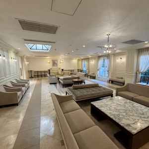 大勢のゲストがここで挙式までのびのびと過ごせるくらいの広さでした