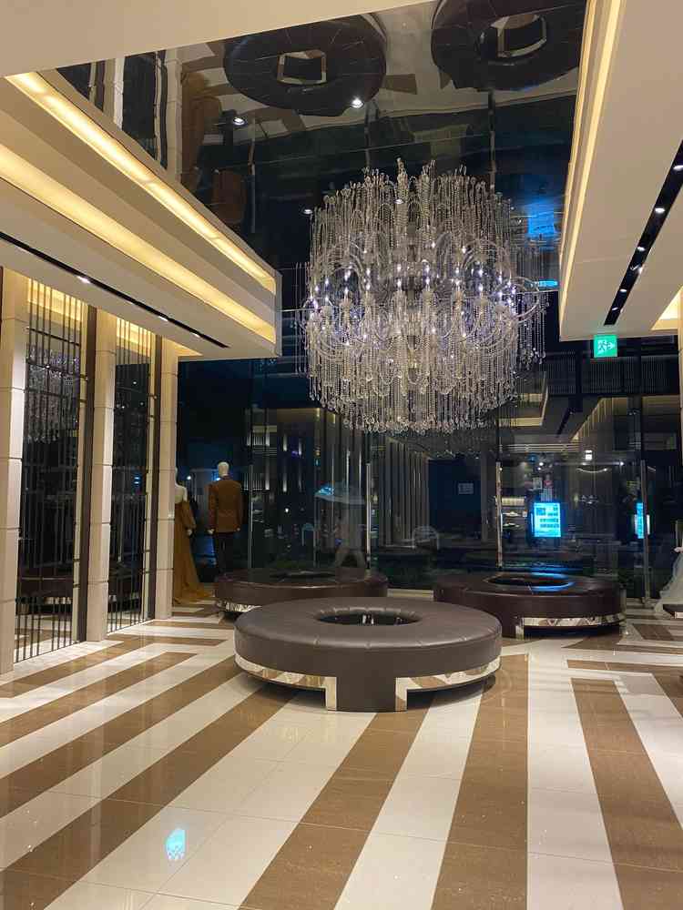 受付の前に、ゲストが待ち合わせできるエリア。更衣室も近くに完備されていて、とても便利だと思いました。