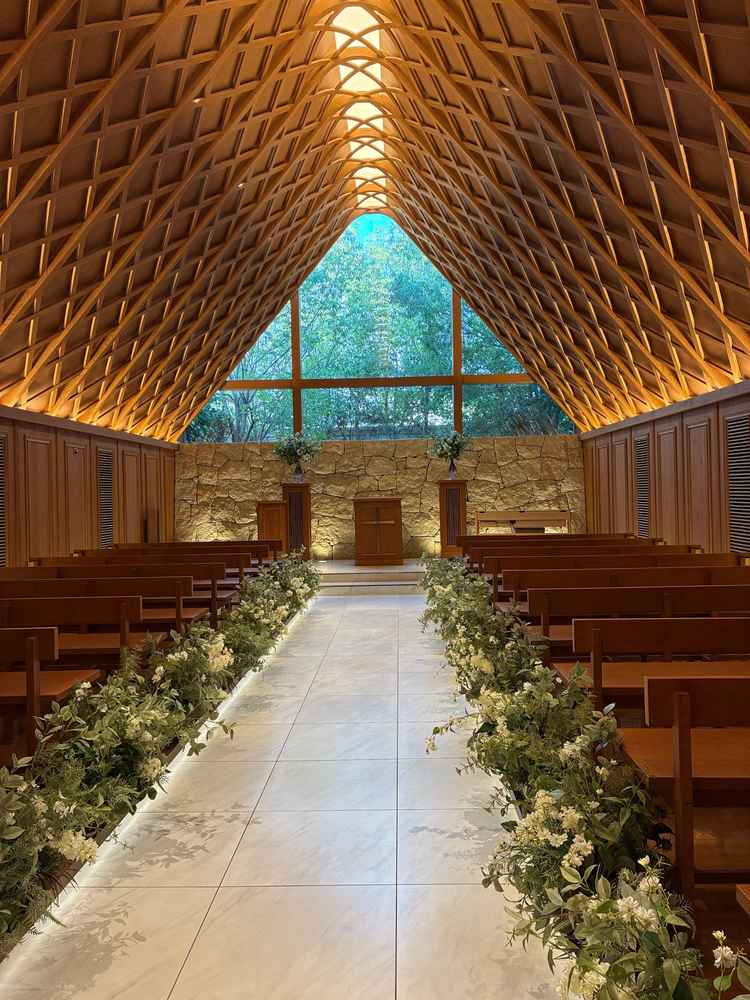 あたたかみのあるチャペルでした