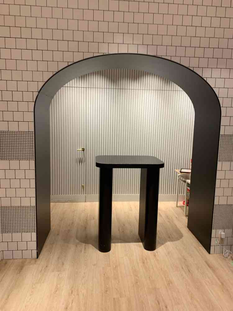 荷物などを預かってくれる場所。金庫などかなり大きな印象があり、受付担当の人や友達も安心できる印象