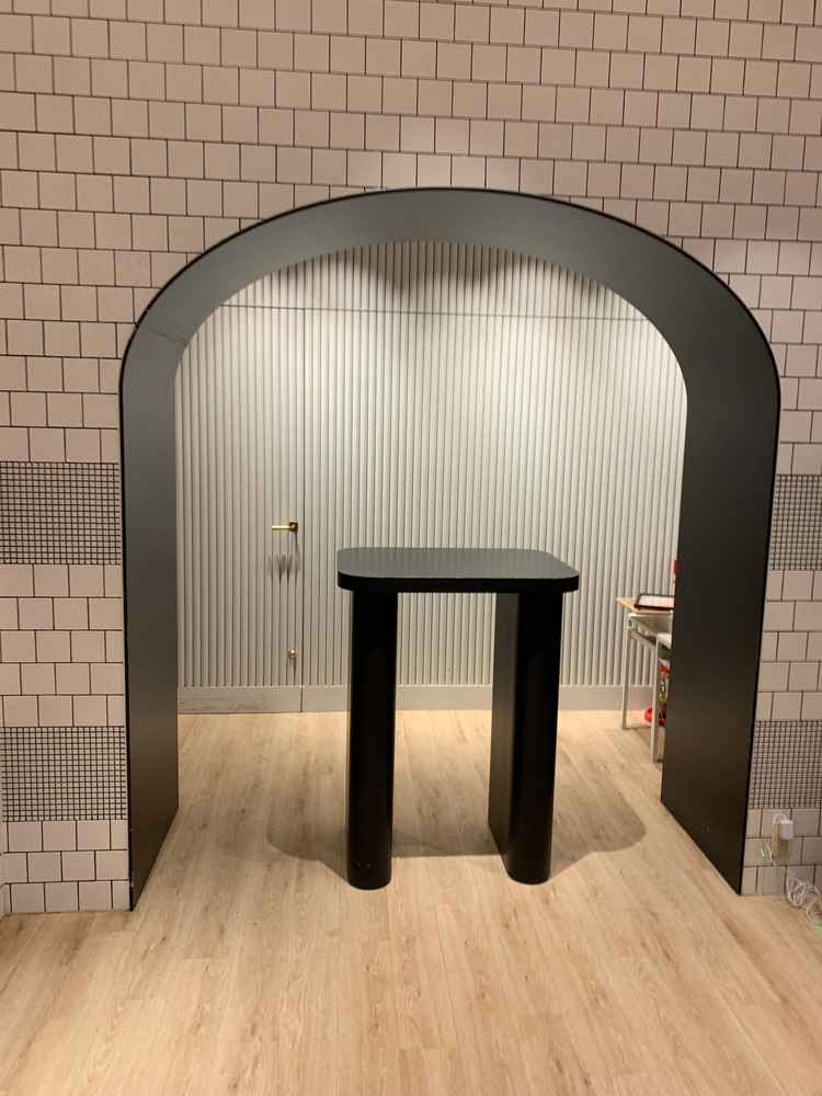 荷物などを預かってくれる場所。金庫などかなり大きな印象があり、受付担当の人や友達も安心できる印象