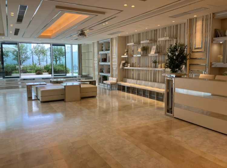 少人数でのパーティーにぴったりのVIPルーム。こちらも自然光が綺麗に入り明るい印象。