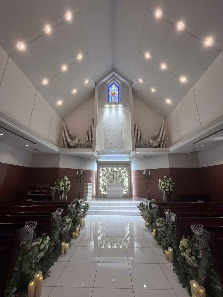 天井も高く、横にも広さがしっかりあるのがゆとりがあっていいなと思いました。パイプオルガンでした。