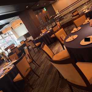 披露宴会場のマグノリア。大きな窓から見える庭園が綺麗で、自然光で明るい素敵な会場でした。