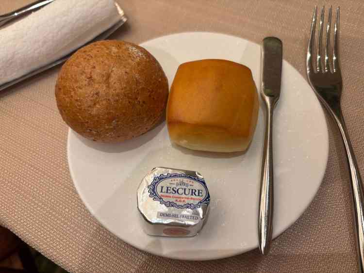 バターもパンも美味しかったです。