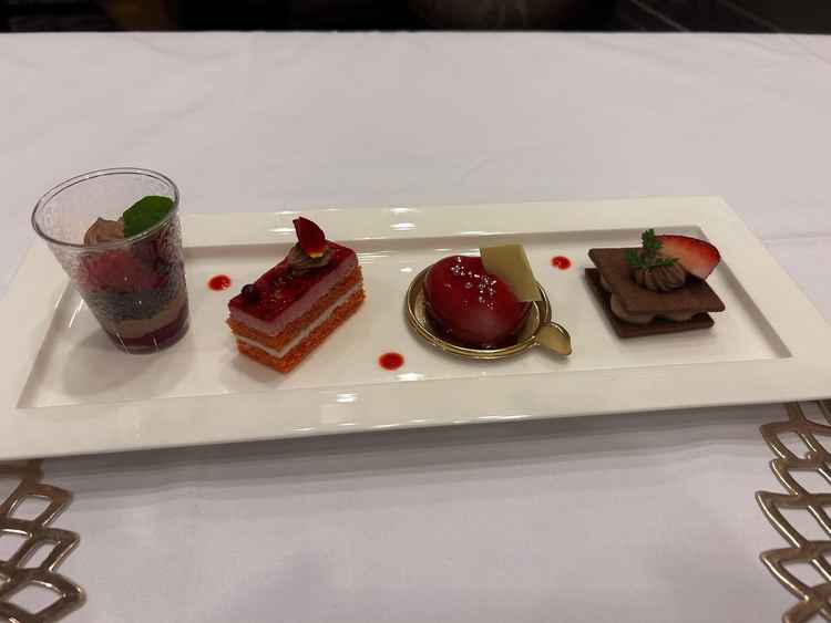 試食会のデザート。いずれも旬のイチゴをあしらった品でしたが、それぞれに異なる味わいがありました。