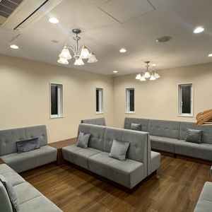 待機場所になります。ホテルのラウンジみたいなゆったりとした雰囲気で子供連れも安心な環境でした。