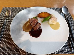 試食。ホテルということもあり、お肉も柔らかく、非常に美味しい料理でした。