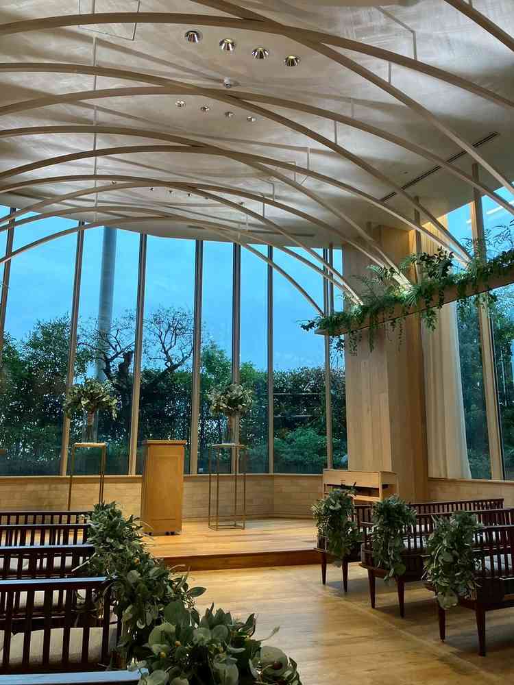 チャペル。都会の喧騒を忘れる素敵なチャペルでした。緑に囲まれておりナチュラルな雰囲気でした。