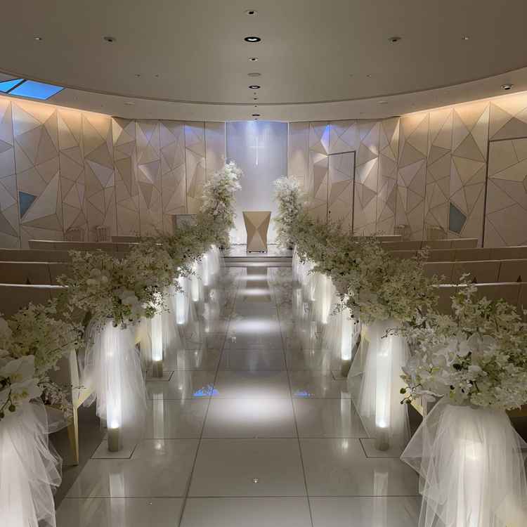 チャペルの写真です。ライトの色味は数種類くらい変えれました。