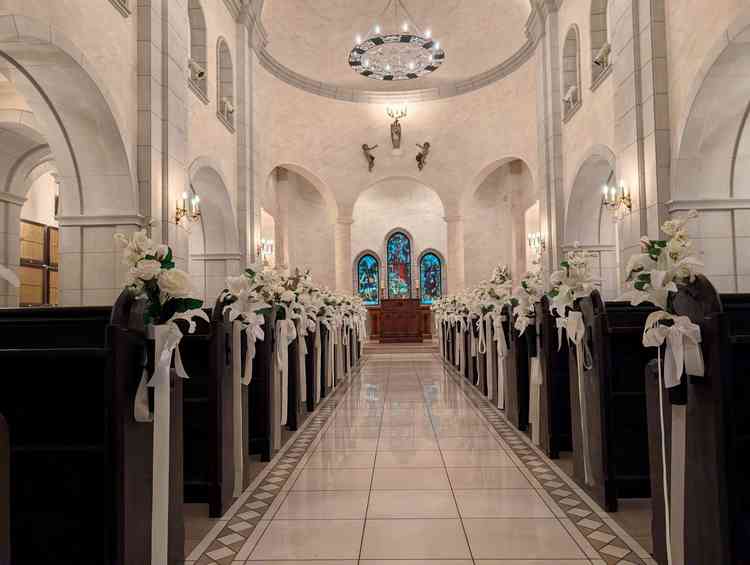 ホテル内のチャペルです。天井が高く広々とした空間と荘厳な雰囲気が印象的でした。