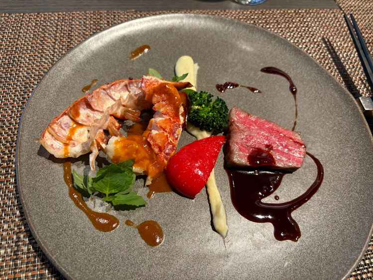 お肉のソースがとても好みで美味しかったです。これを食べてだいぶMEDIさんに心惹かれました。