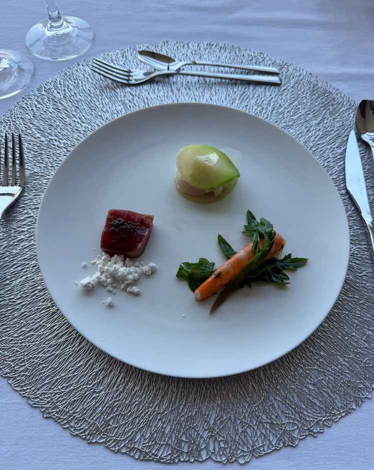 一流シェフの料理。実家のじゃがいもや大豆を使って調理や創作をして頂く事も出来、自由度が非常に高いです